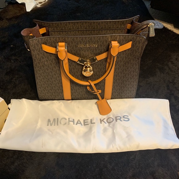 Michael Kors Handbag - Picture 7 of 9